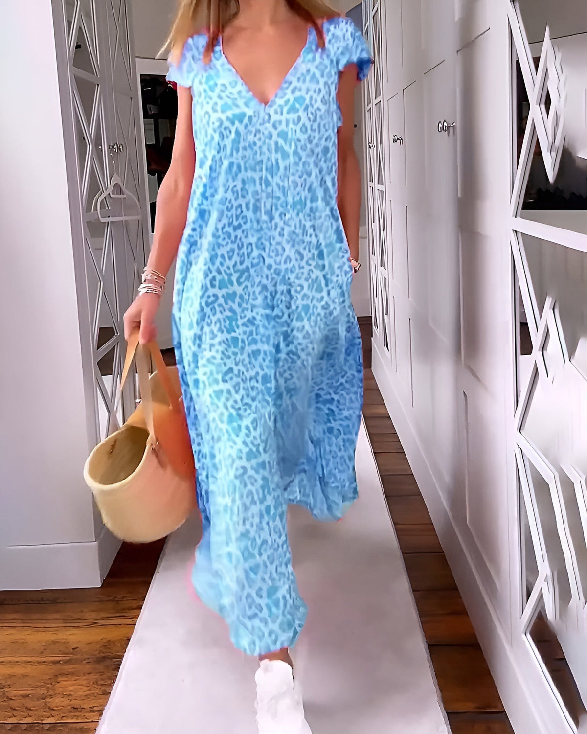 Véronique | Long Dress with V-Neck and Short Sleeves